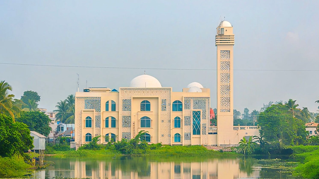১২ কোটি টাকার ‘মডেল মসজিদে’ নামাজ হয়নি এক দিনও