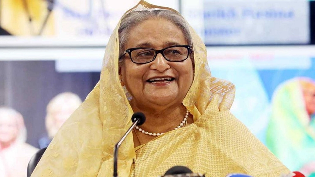 মাথা উঁচু করে দ্রুত ফিরব, আনন্দবাজারকে শেখ হাসিনা